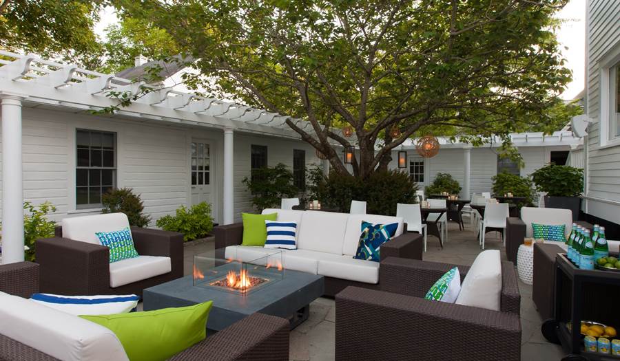 outdoor loung patio and dining